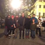 Soziale Drehscheibe akg BiG - Weihnachten in Schönbrunn, Gruppe vor Weihnachtsbaum